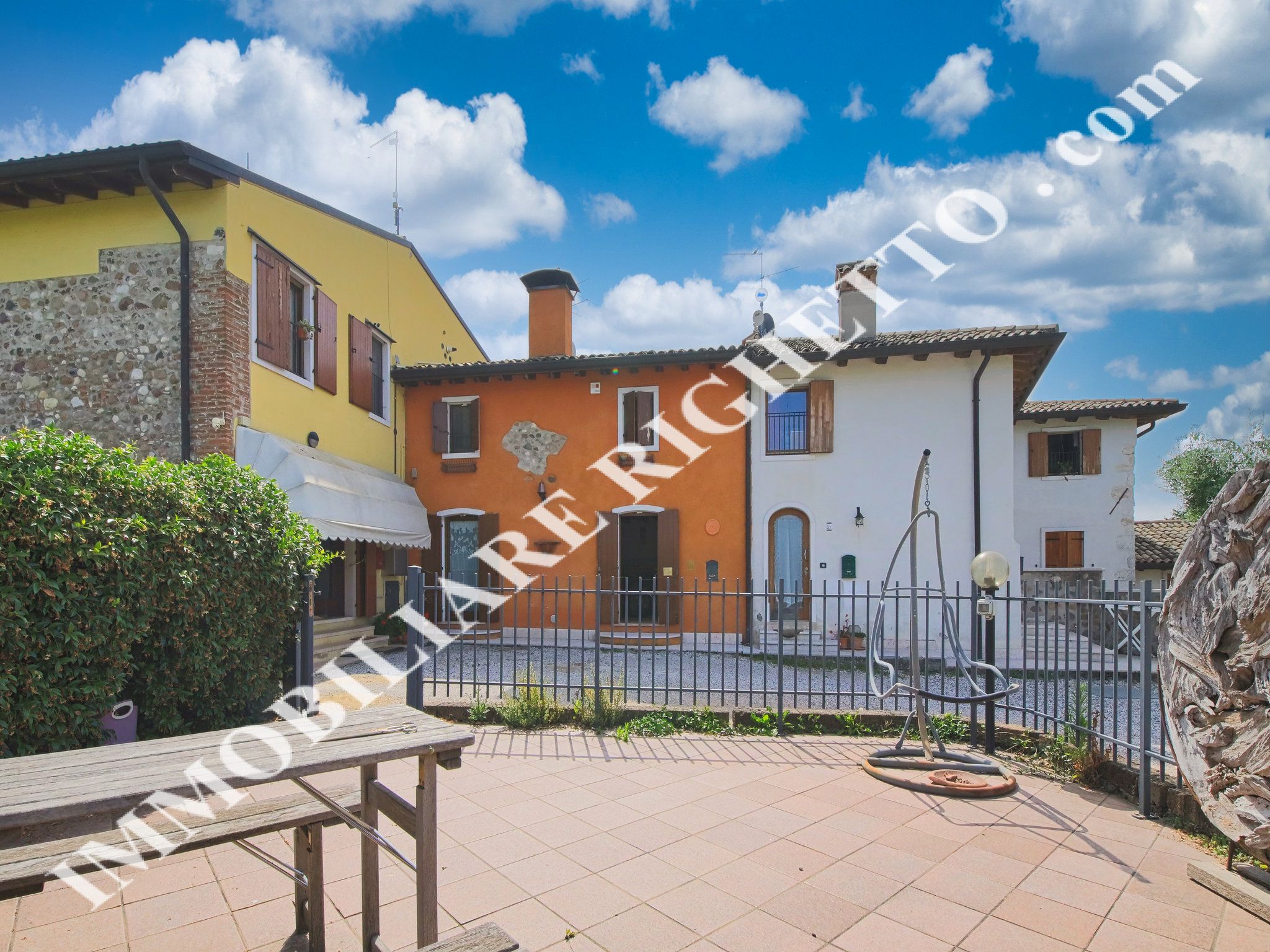 offer real estate for sale Spacious, fine renovated country-house.