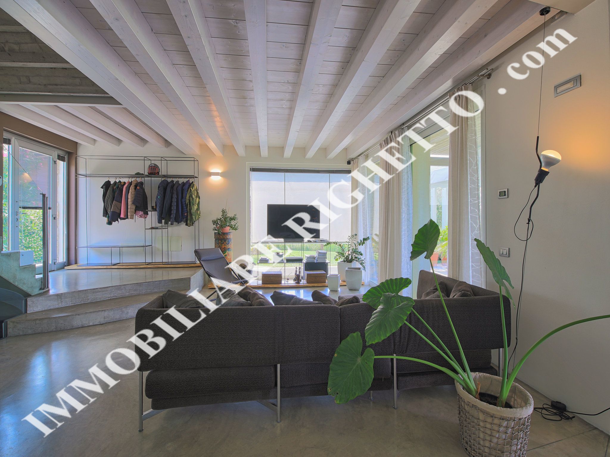 offerta immobile in vendita Moderna villa singola con SPLENDIDA VISTA LAGO.