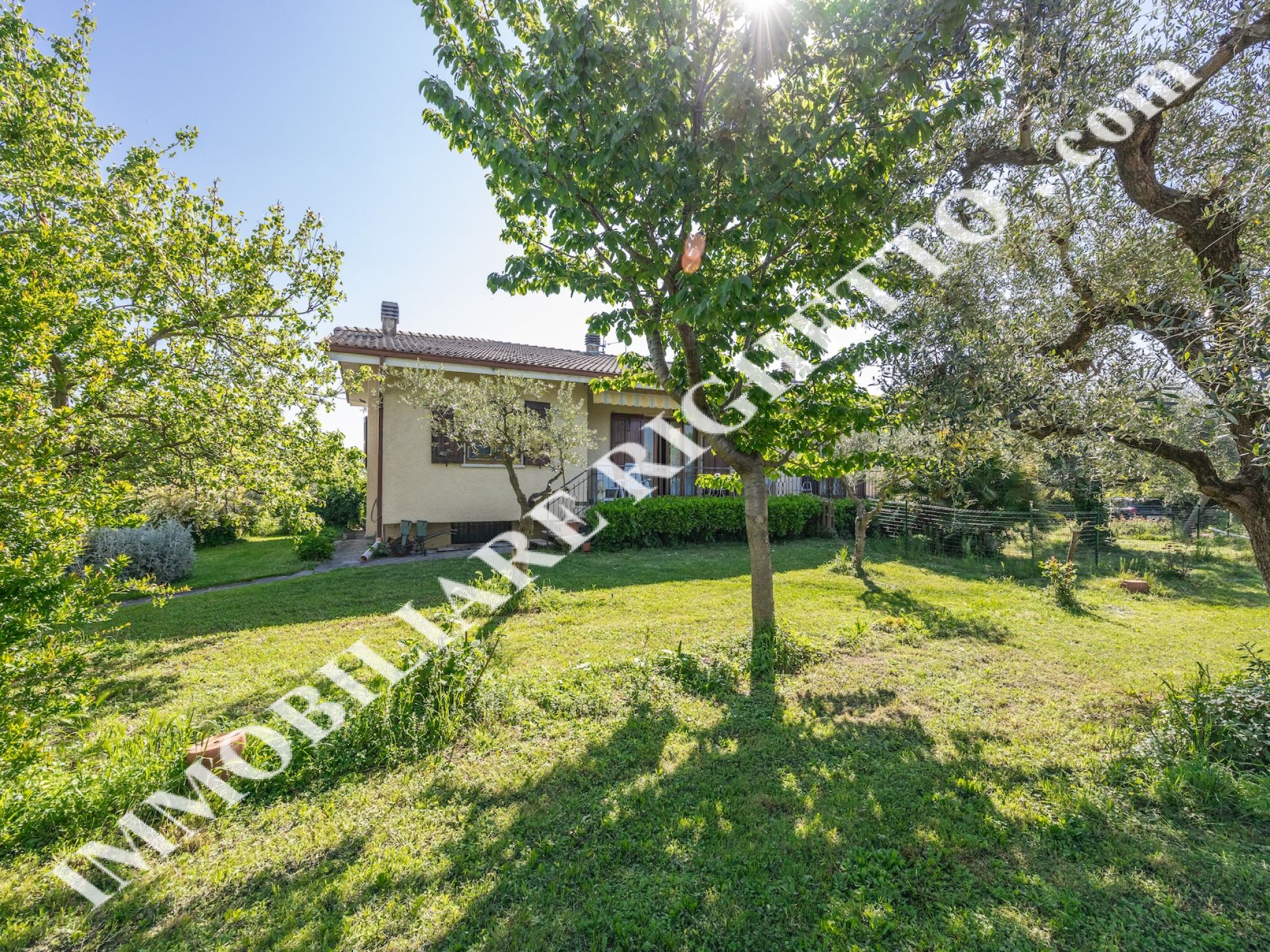 offerta immobile in vendita Spaziosa villa singola immersa nel verde.
