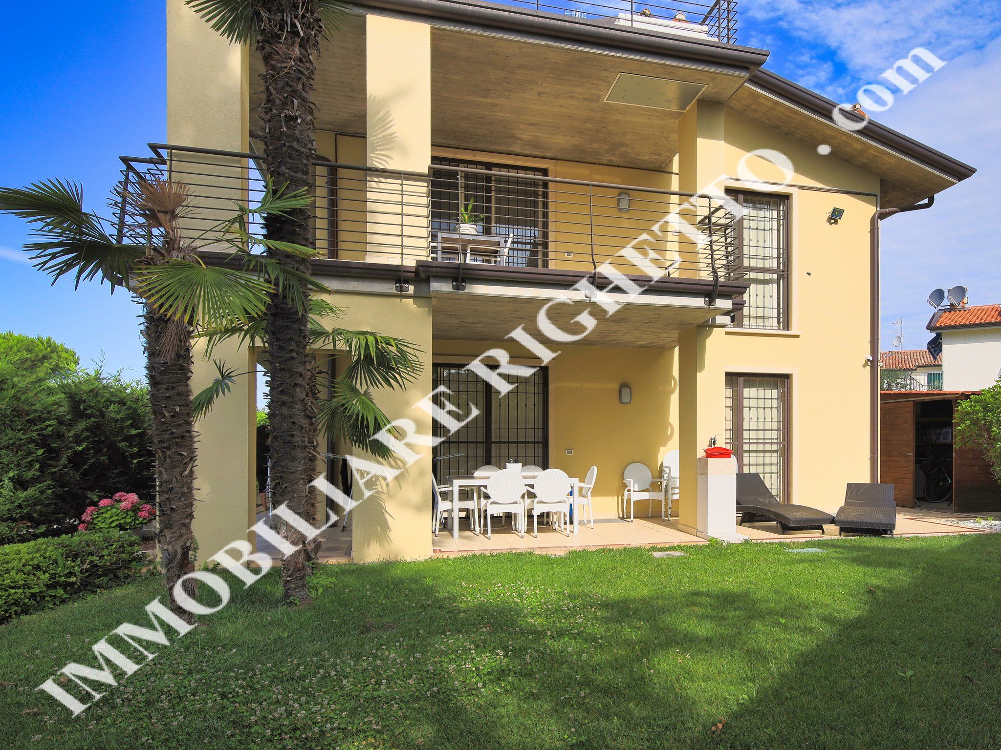 offerta immobile in affitto Recente villa d'angolo a due passi dal centro e dal Lago