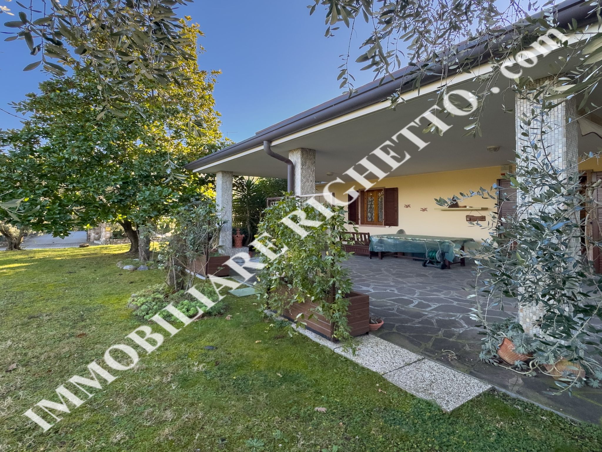 vai alla SCHEDA COMPLETA