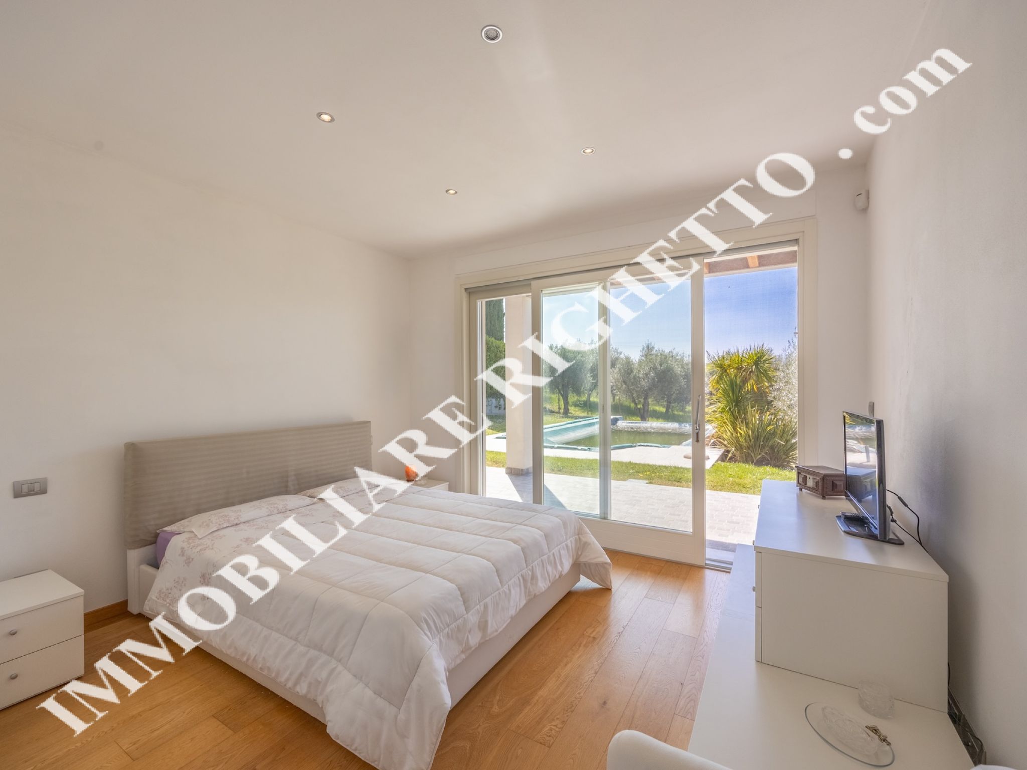 offerta immobile in vendita Moderna Villa con VISTA LAGO