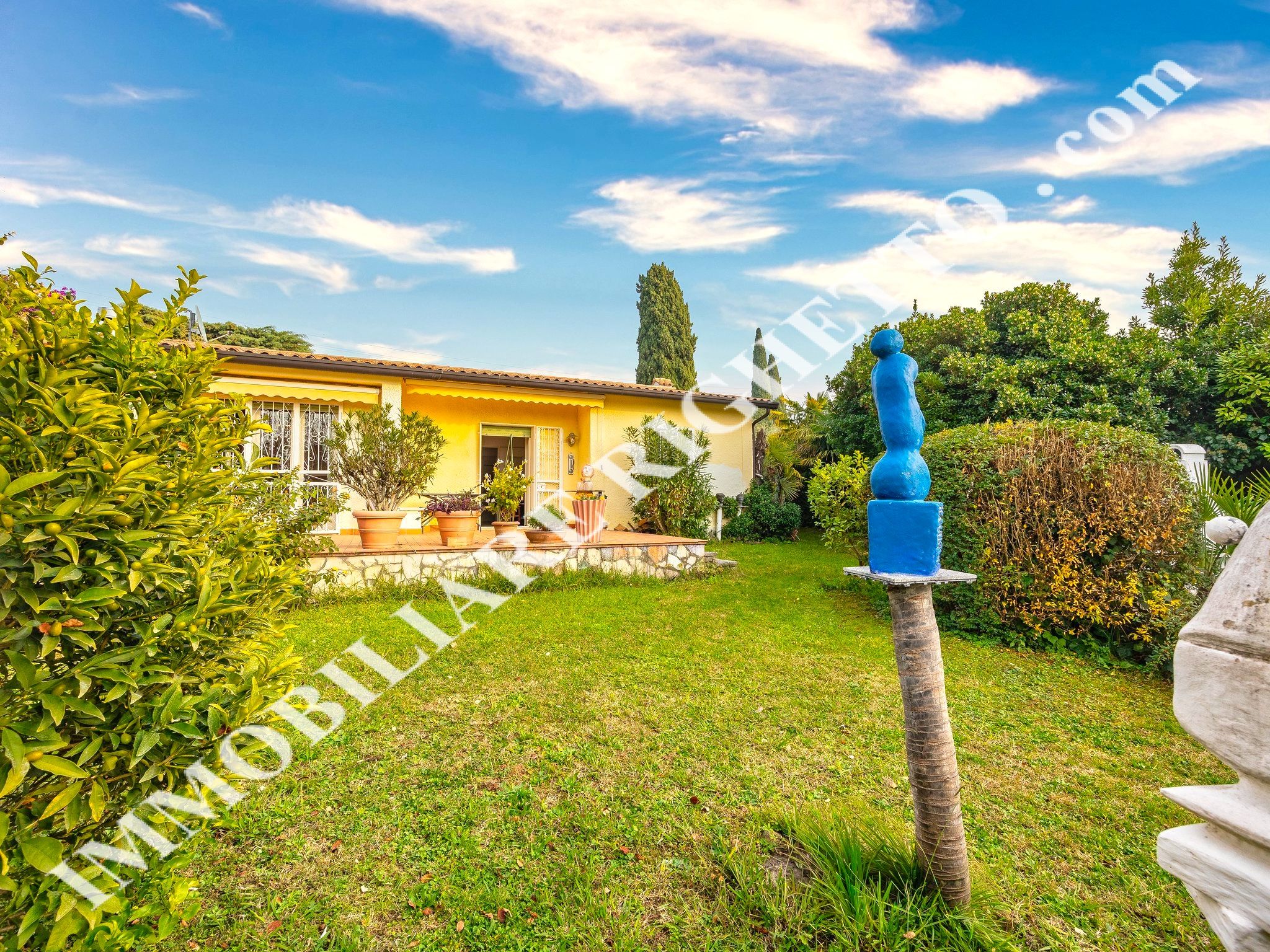 offerta immobile in vendita Villetta singola con grande giardino privato.