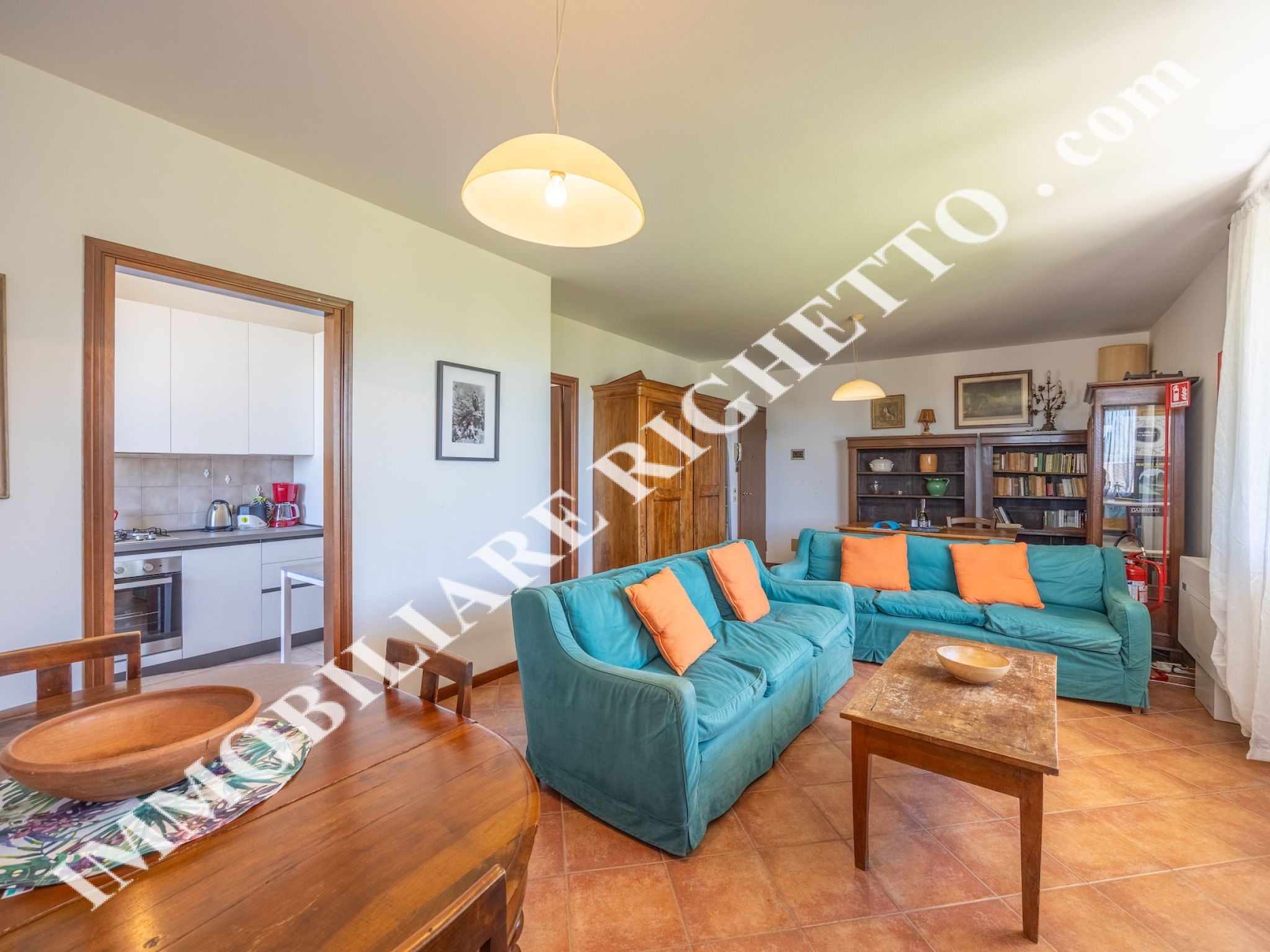 Immobilien zum Verkauf anbieten Geräumige Wohnung mit SEEBLICK