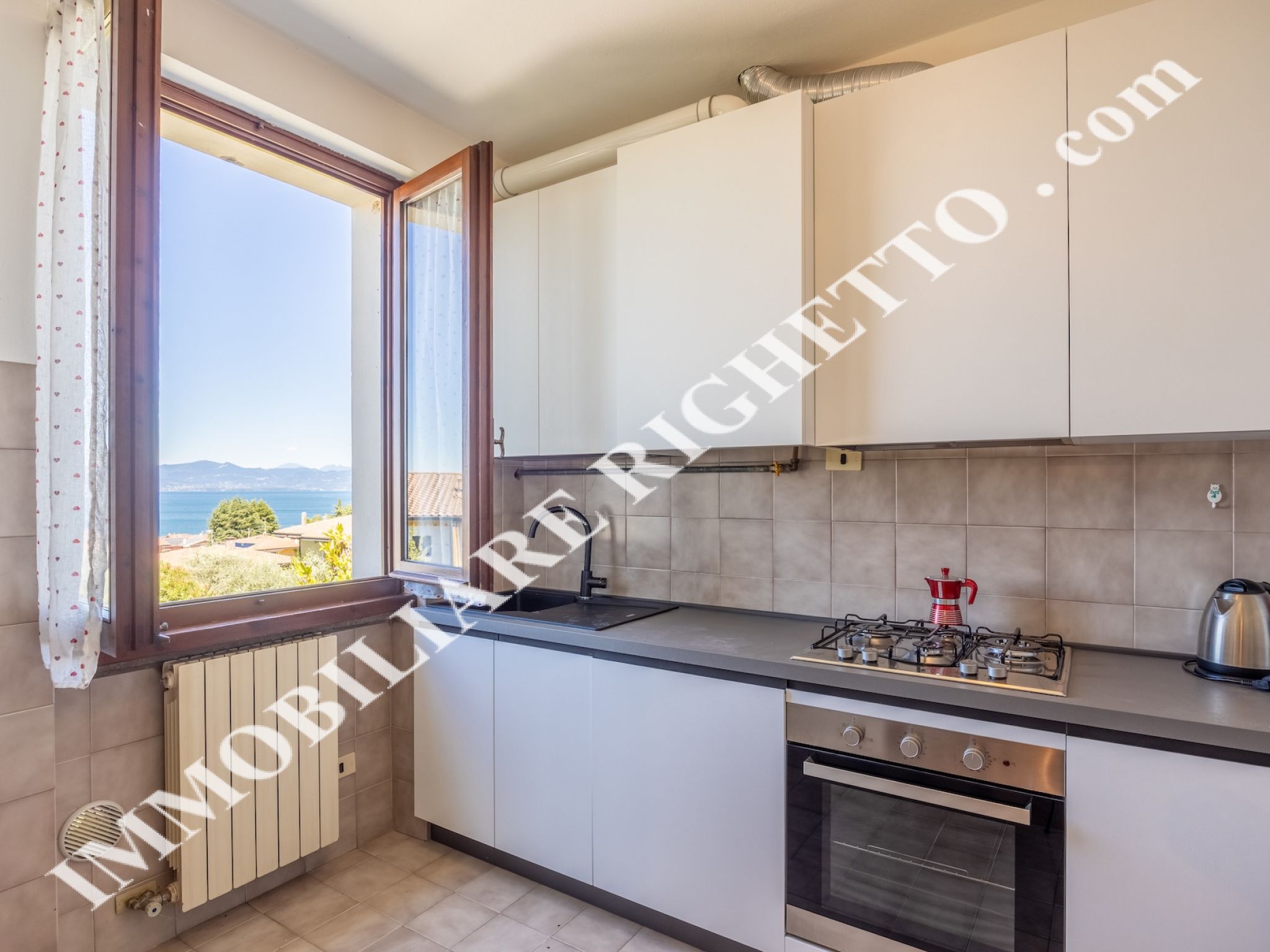 Immobilien zum Verkauf anbieten Geräumige Wohnung mit SEEBLICK