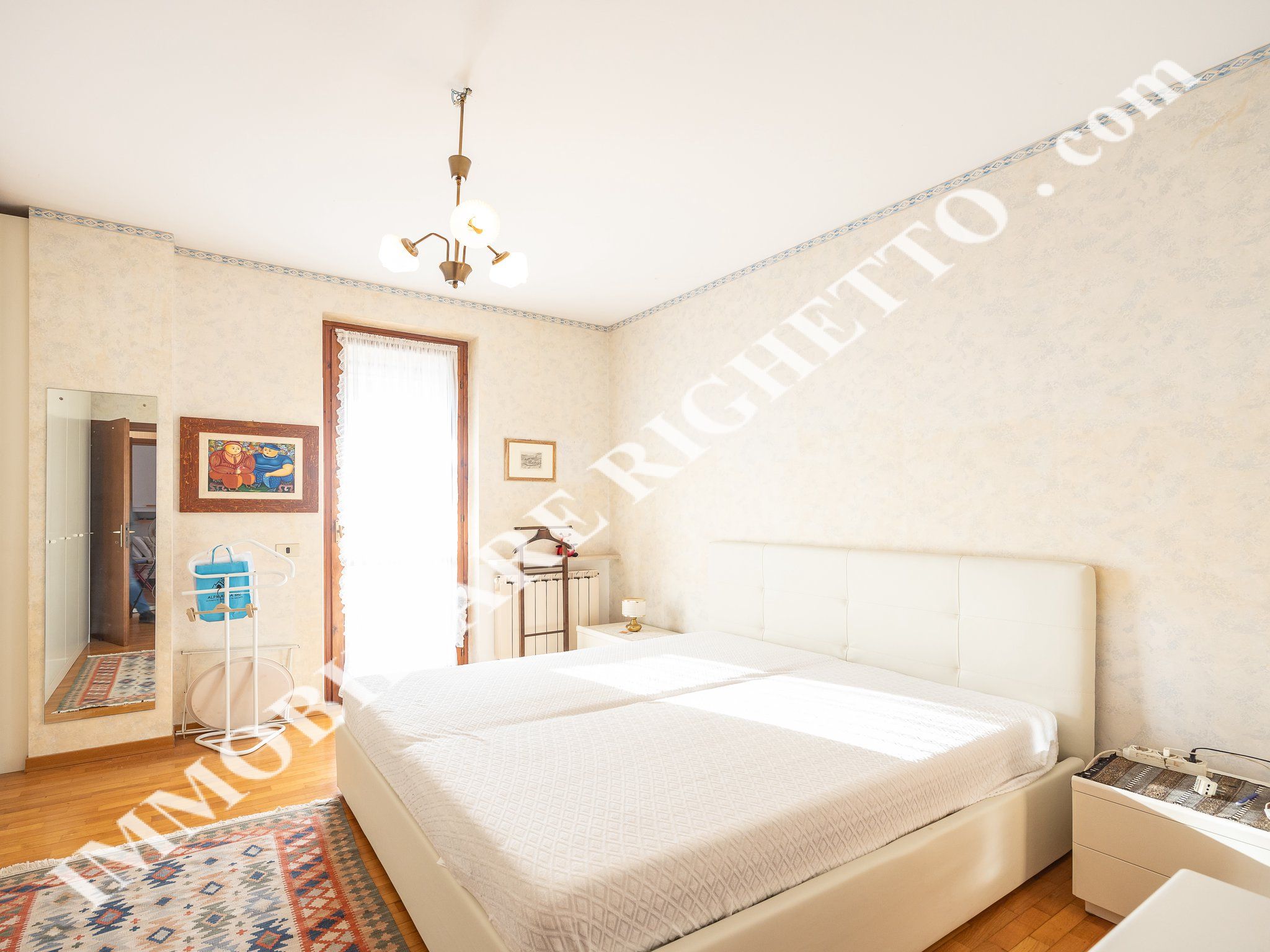 offer property for sale Spacious three-room flat within walking distance of the centre.