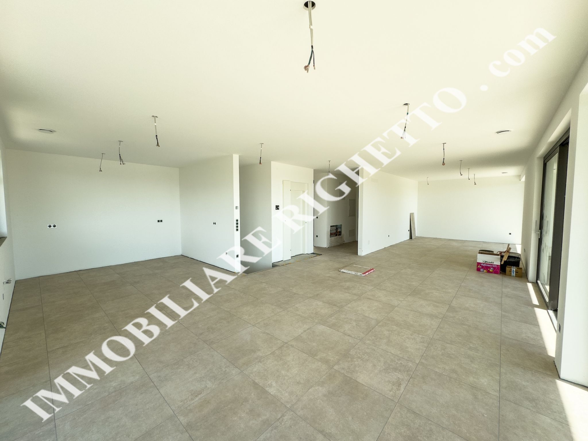 Immobilien zum Verkauf anbieten Hochwertige, moderne Villen mit Privatpool und SEEBLICK