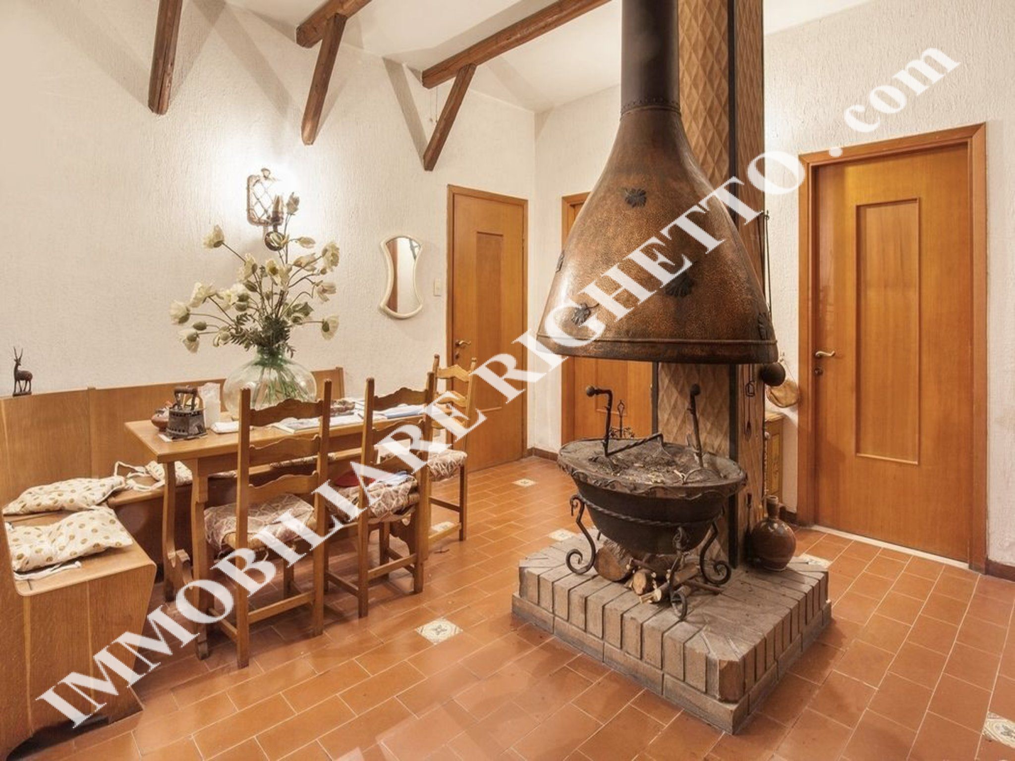 offerta immobile in vendita Signorile villa singola IN CENTRO A BARDOLINO.