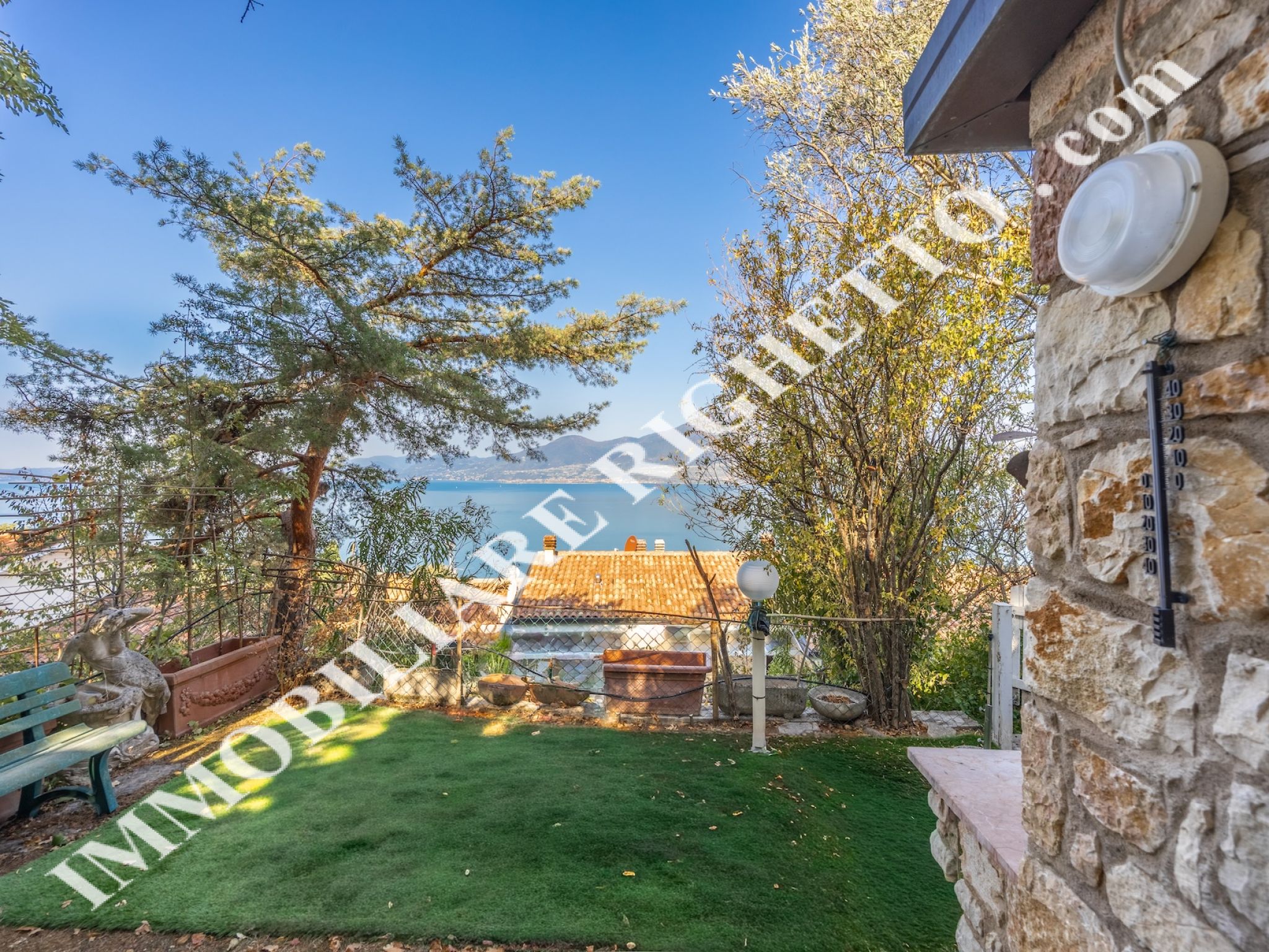 offer property for sale Spacious terraced house with SPECTACULAR LAKE VIEWS
