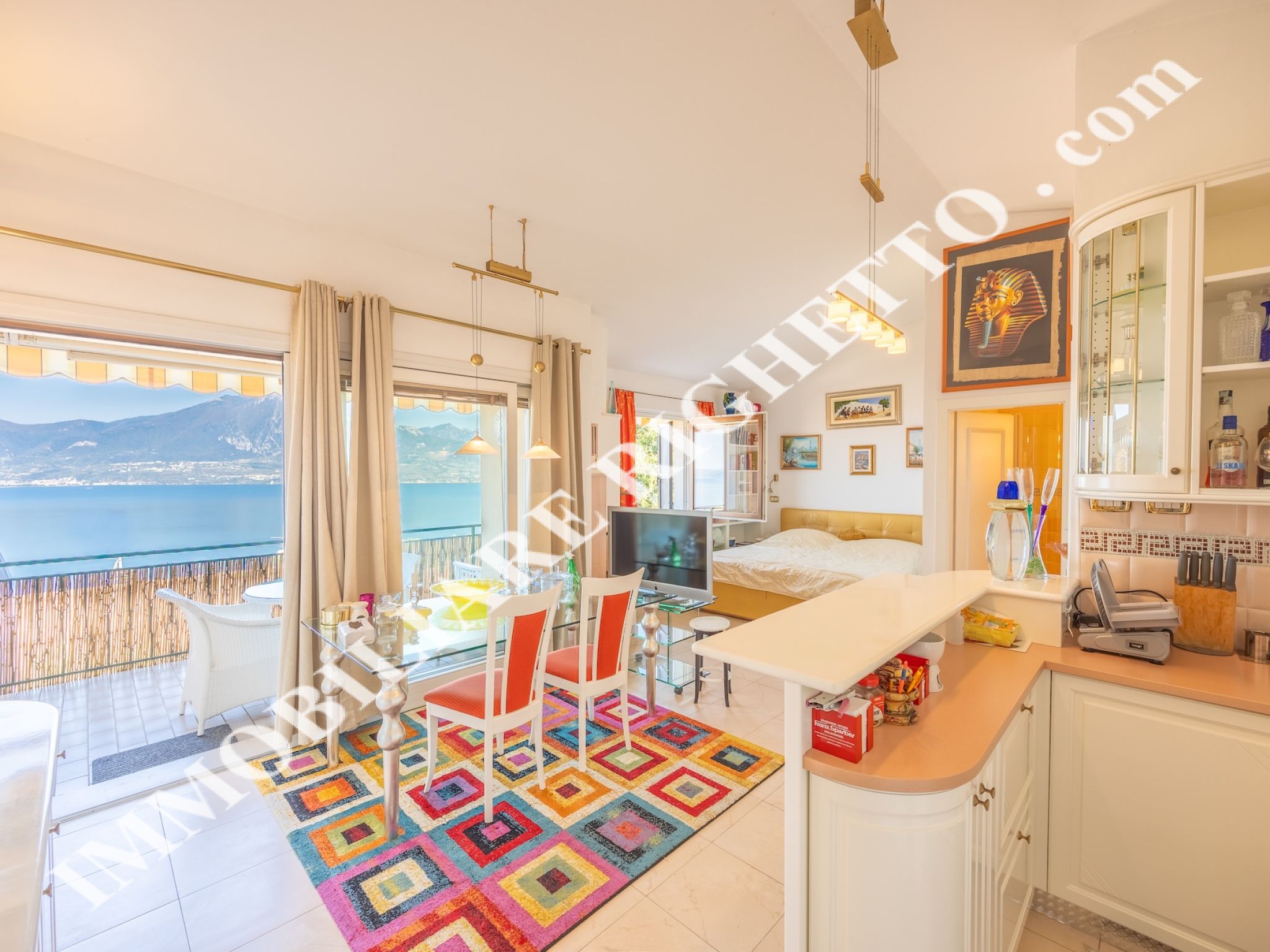 offer property for sale Spacious terraced house with SPECTACULAR LAKE VIEWS