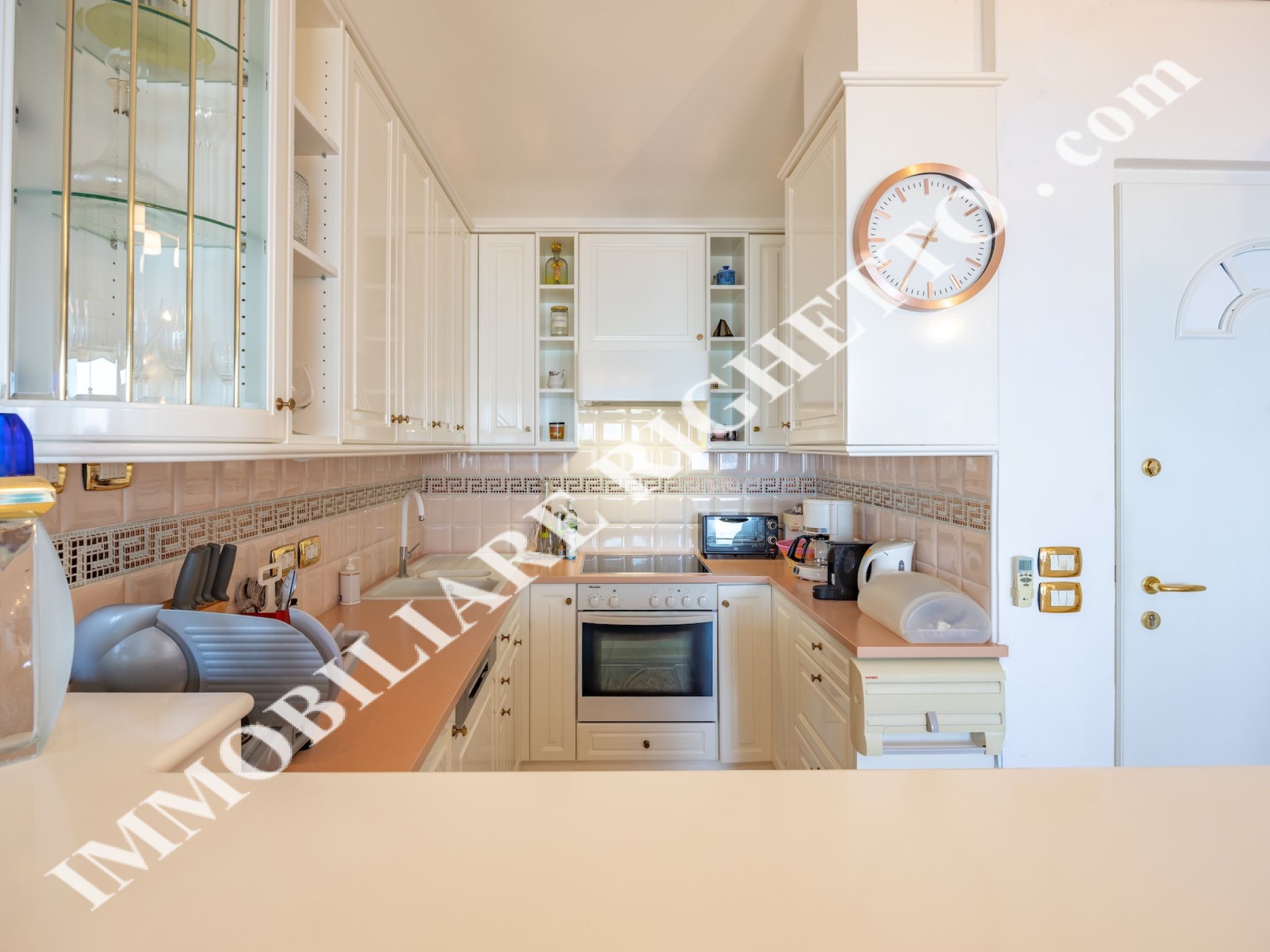 offer property for sale Spacious terraced house with SPECTACULAR LAKE VIEWS
