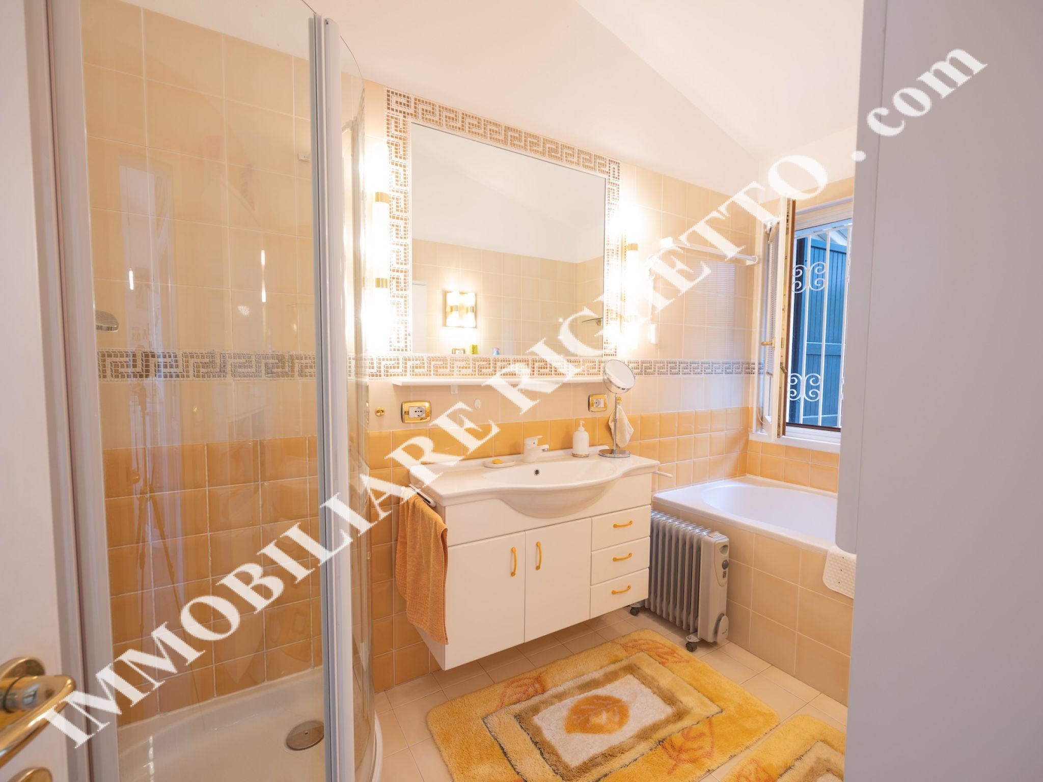 offer property for sale Spacious terraced house with SPECTACULAR LAKE VIEWS