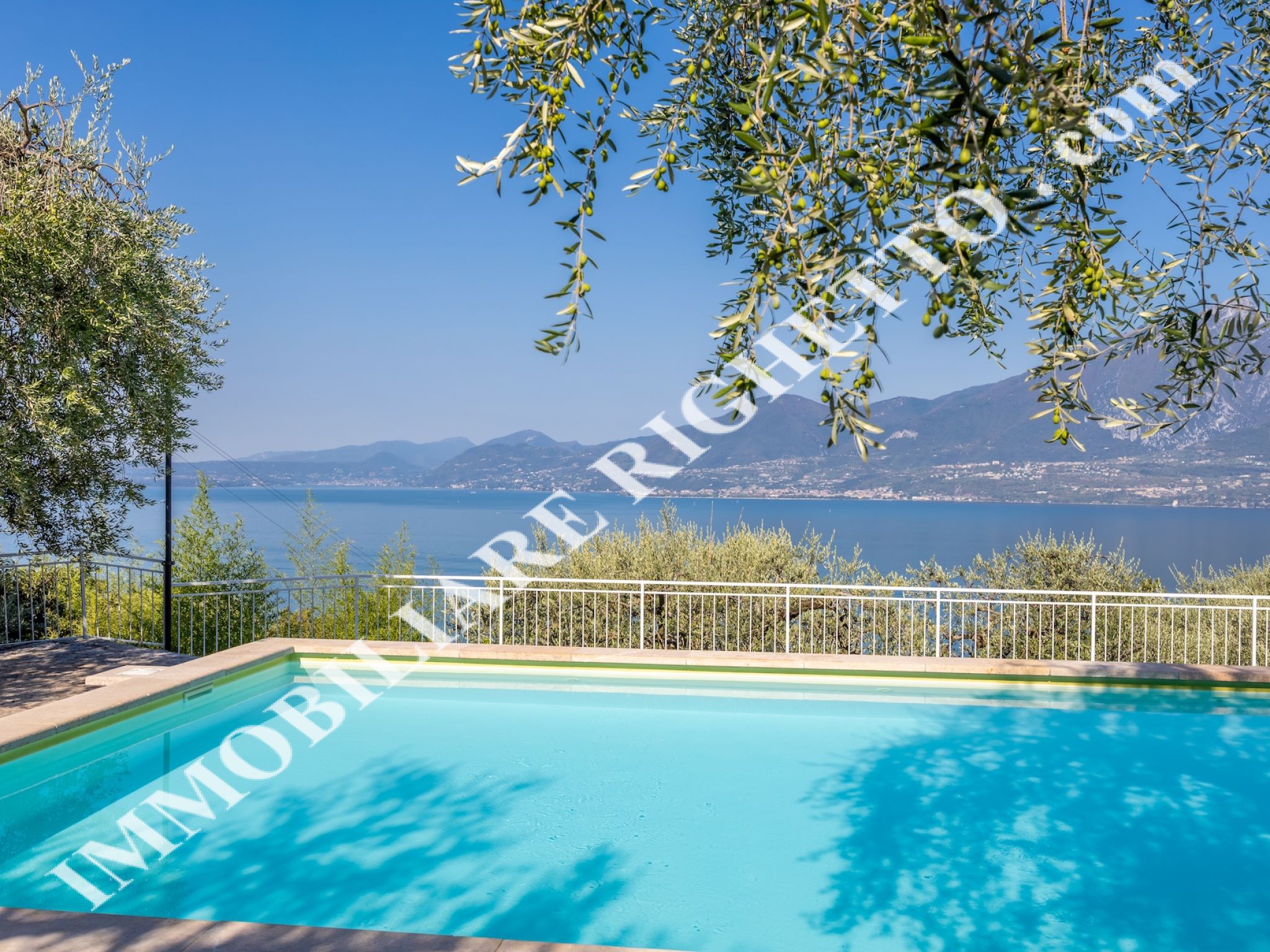 offer property for sale Spacious terraced house with SPECTACULAR LAKE VIEWS