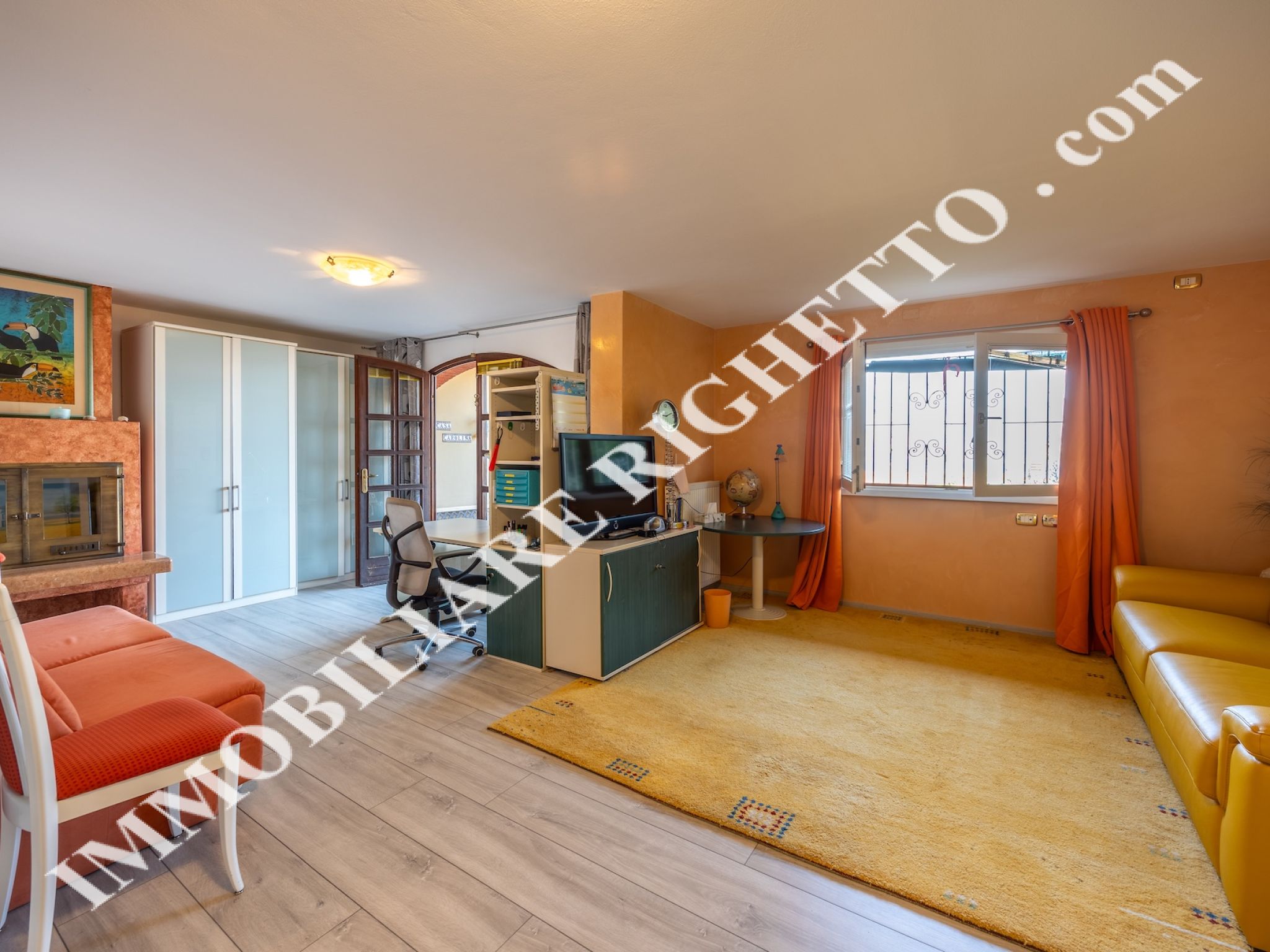 offer property for sale Spacious terraced house with SPECTACULAR LAKE VIEWS