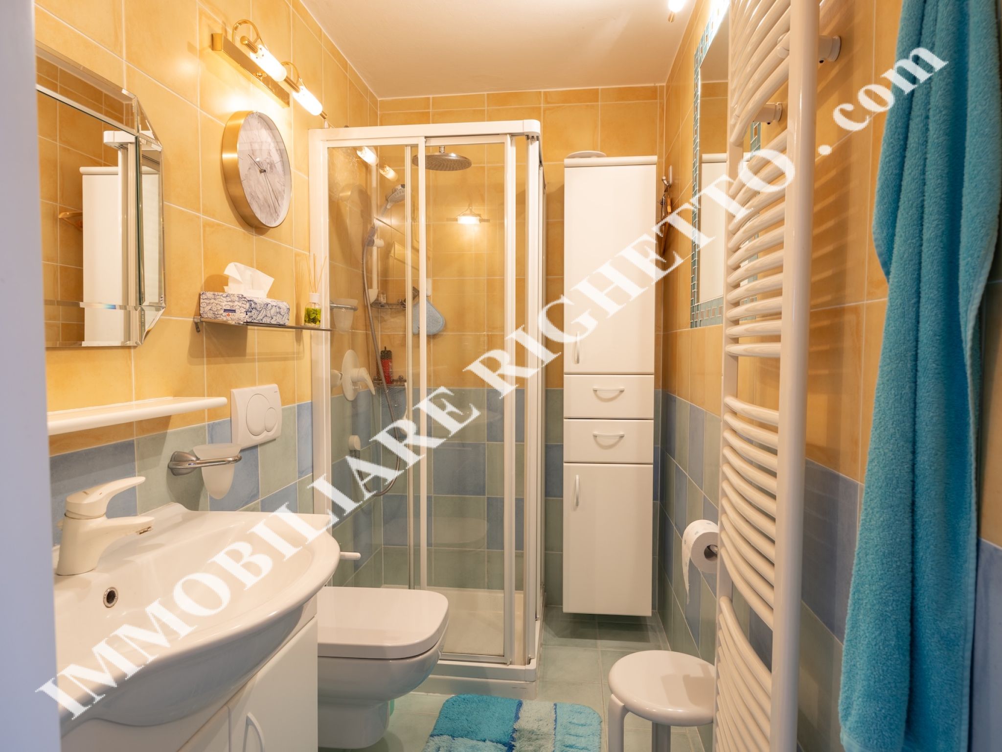offer property for sale Spacious terraced house with SPECTACULAR LAKE VIEWS