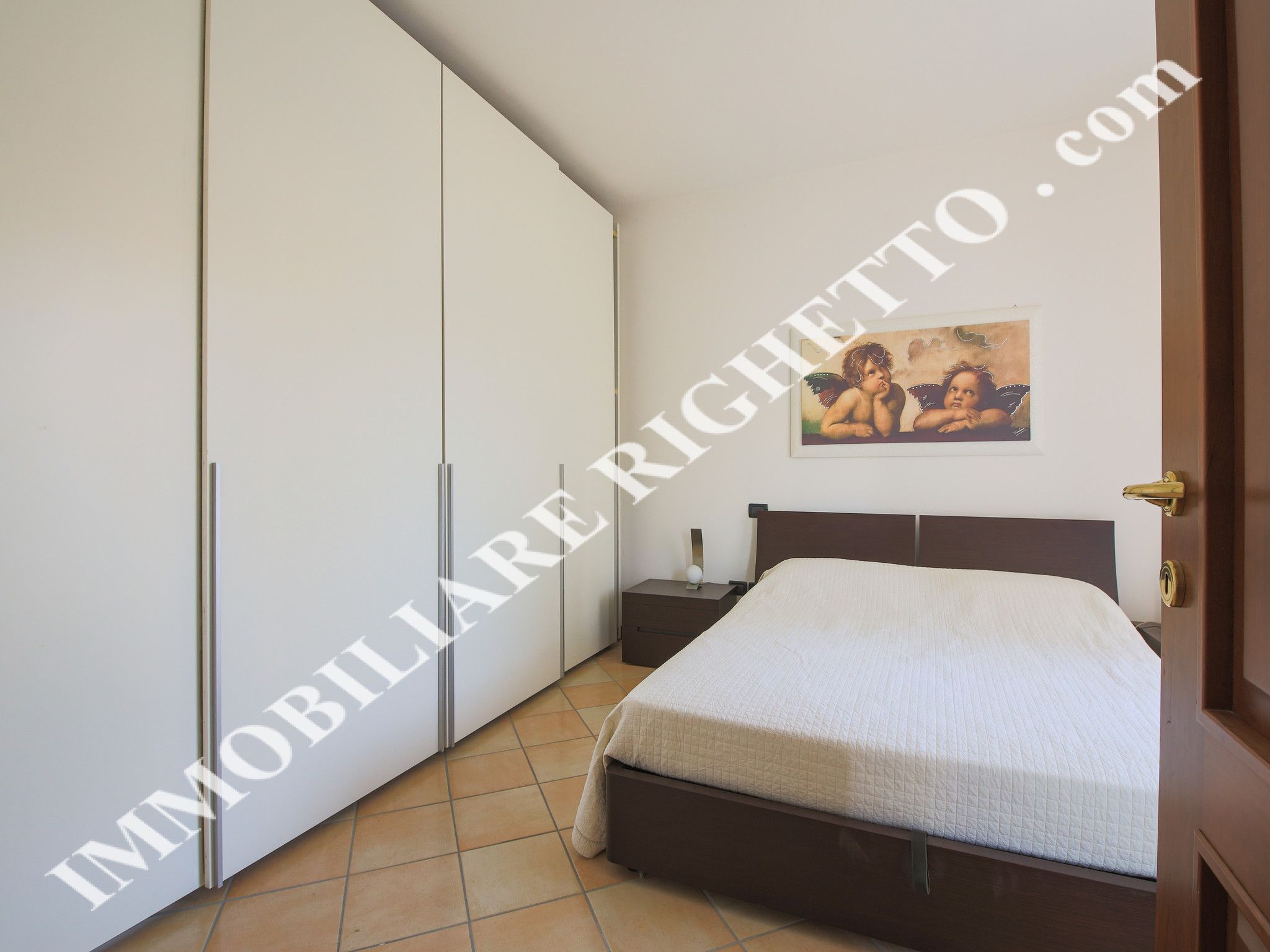 offer property for sale Spacious flat in elegant complex with swimming-pool.